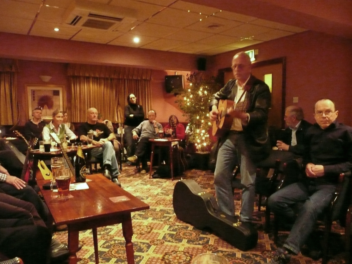 Sale Folk Club 001_edited-1.jpg